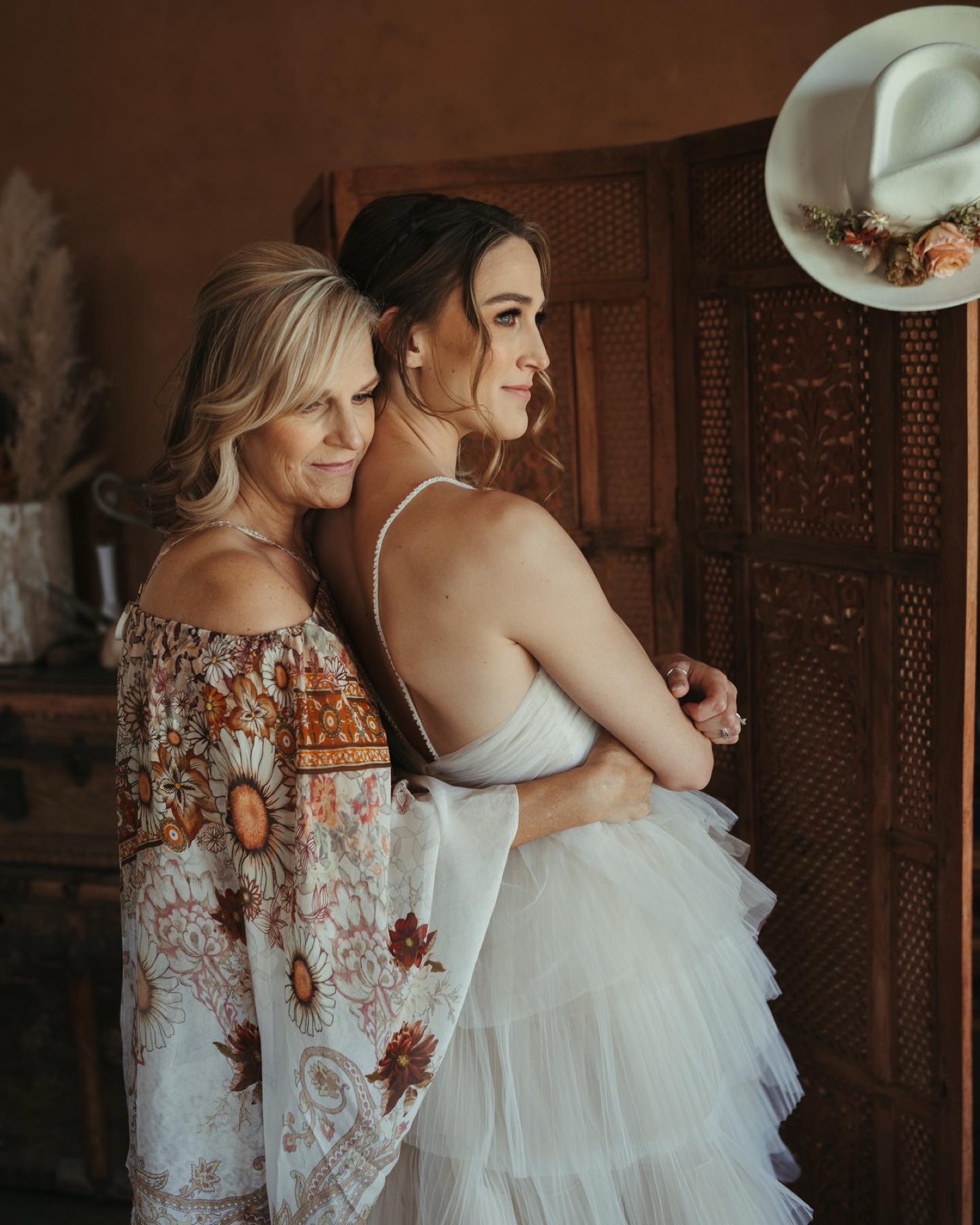 Adventurous wedding couple — Chasing Light